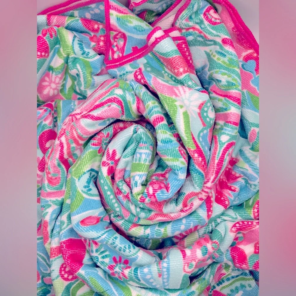 🩵 EUC 🩷 LILLY Pulitzer Lounge Towel